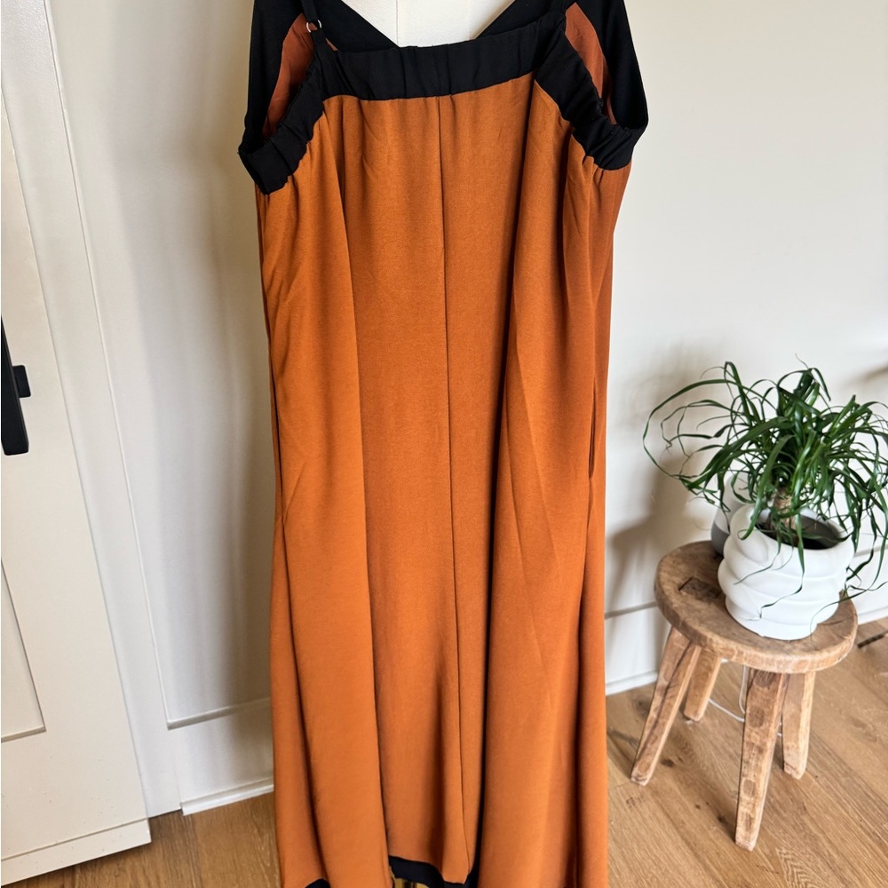 Pretty Garden Flowy Brown and Black Maxi Dress - Picture 4 of 4